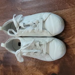 Kids white low top sneakers